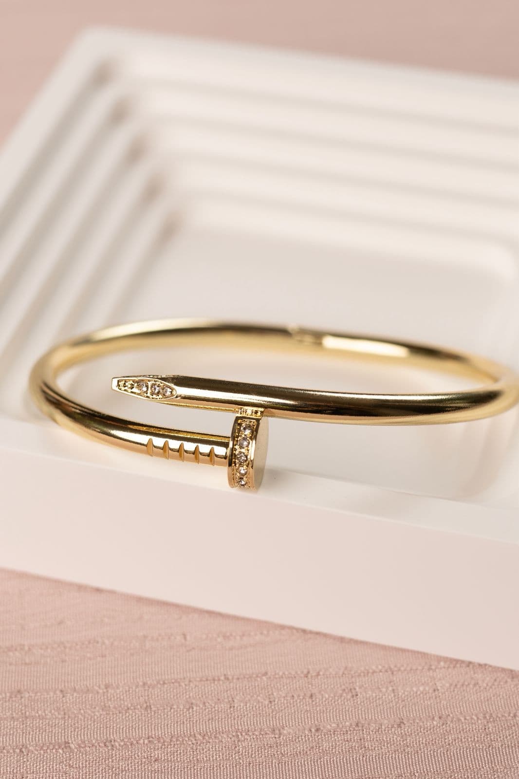 Brazalete tipo clavo estilo Cartier